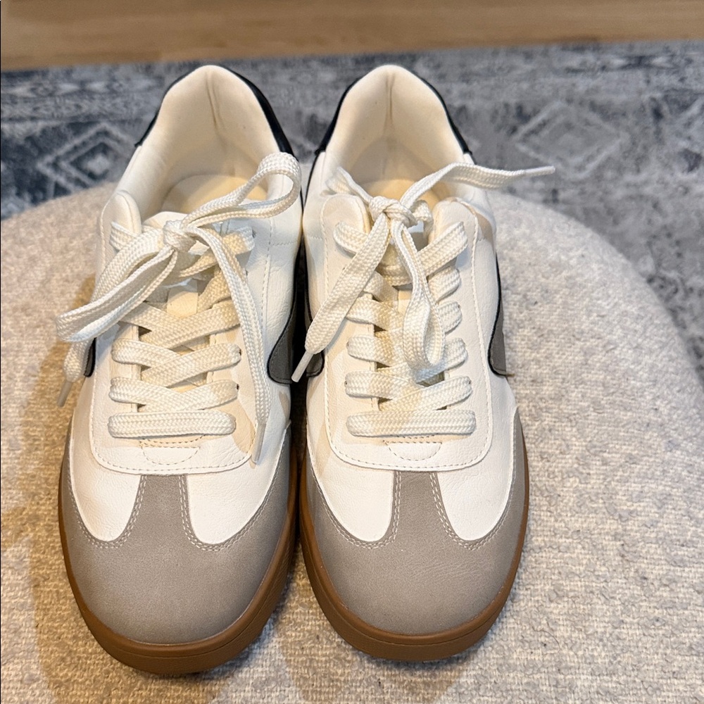 DV by Dolce Vita VALET white and gray Sneakers, WMS size 8.5, new no box